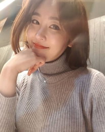 신아영, 결혼 후 행복한 모습"여유있는 미소"