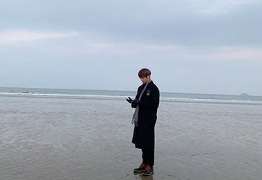 강다니엘, 서있기만 해도 화보…"바다는 거들 뿐"