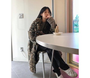 '김무열♥'윤승아, 호피 롱코트도 완벽 소화...오늘도 예쁘다