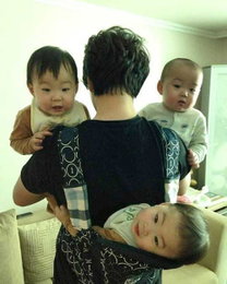 송일국, 6년 전 삼둥이 추억 “지금은 한명 안기도 힘들어”