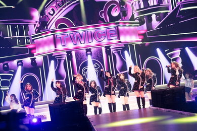 트와이스 일본 돔투어 화려한 개막…"꿈 이뤘어요"