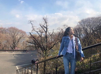 이다해, 청청패션 봄나들이…"벚꽃 언제 피나"