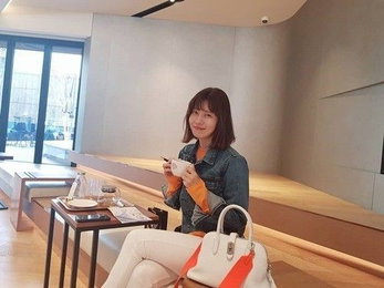 배우 유선, 단아한 모습 뽐낸 일상…"좋은공간에서 좋은생각 좋은계획"