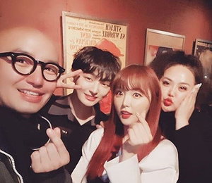 홍석천, "흥 넘치는 홍자매 #홍진영-홍선영...이러다 홍남매 되겠다"