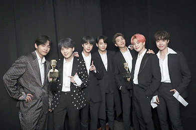 BTS 함성 넘실댄 빌보드 어워즈…韓가수 첫 톱그룹상 등 2관왕
