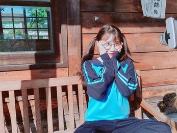 정은지, 깜찍함 넘치는 양갈래 머리..꽃받침 포즈로 러블리함이 2배