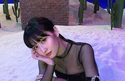 트와이스 모모, 아찔 망사룩…'구멍이 한가득'