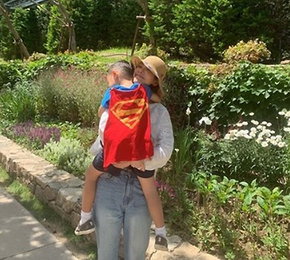 한지민, 조카 품에 안은 사랑꾼 이모