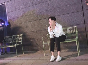 장기용, 세상 진지한 포즈로 귀여운 고민.."내일 아침 뭐 먹지"