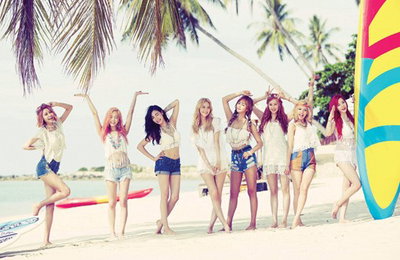 다시 만난 '소녀시대'…완전체로 뭉쳐 '눈길'