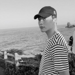 장기용, 흑백 뚫는 심쿵 눈빛‥하트는 덤