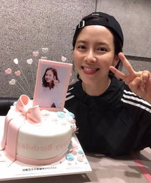 송지효, 생일맞이 꽃미모 폭발…매일이 리즈 갱신