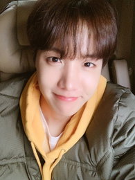 방탄소년단 제이홉, 여전히 빛나는 오뚝한 이목구비
