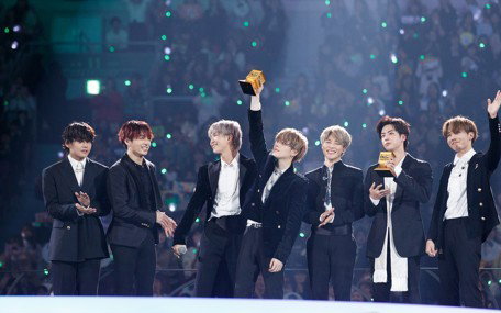 BTS, 美빌보드 '올해 톱 아티스트' 15위…그룹부문 2위