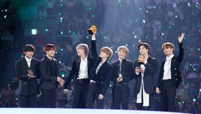 BTS, 美빌보드 '올해 톱 아티스트' 15위…그룹부문 2위