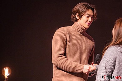컴백 김우빈, 감동의 팬미팅 '차기작 고심 중'…"3년을, 기다렸어"