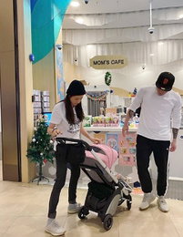 한채아♥차세찌, 딸과 함께 키즈카페 나들이…"커플 운동화"