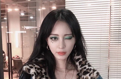 한예슬, 초록 섀도우도 소화하는 여신..호피가 잘 어울려