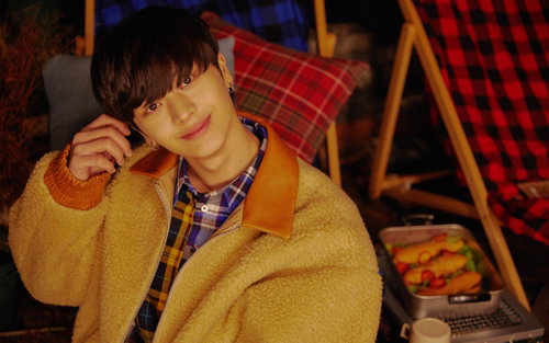육성재, 매달 솔로곡 2개씩 낸다…'눈길'