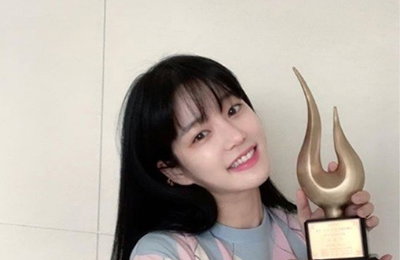 이유비, 하얀 피부에 흑발은 진리 "뷰이타이콘 2관왕 세상에"