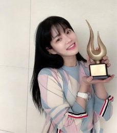 이유비, 하얀 피부에 흑발은 진리 "뷰이타이콘 2관왕 세상에"