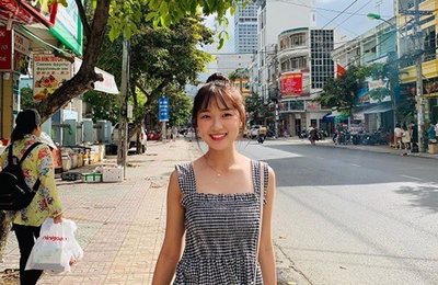 김혜윤, 해외 여행 중 인간 비타민 미소..바라만 봐도 상큼해