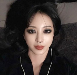 한예슬, 이번엔 코걸이 패션…뱀 타투 이은 '파격 변신'