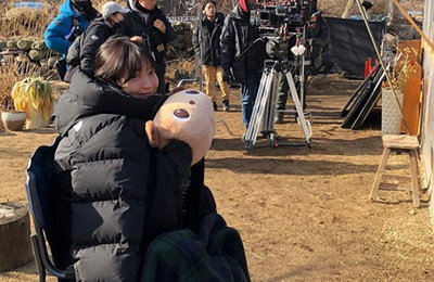 신민아, 롱패딩에 파묻혀 찰칵..."정선에서 촬영 중"