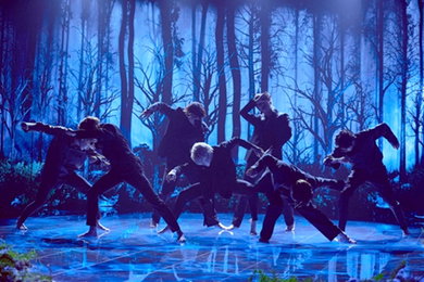 방탄소년단, 미국서 '블랙스완' 첫무대…맨발 퍼포먼스