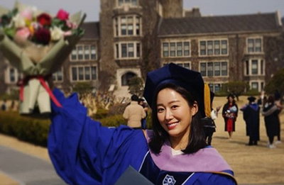 전혜빈, 의사 남편 대학원 졸업 인증 커플샷…"우리 박사님 축하해"