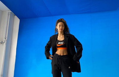 설현, 선명한 복근 자랑...건강함 미모