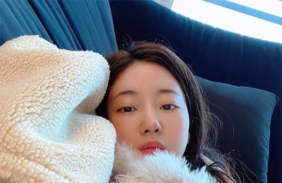 김사랑, 일요일 오후 소파에서 인증샷 공개 "못 일어나요"