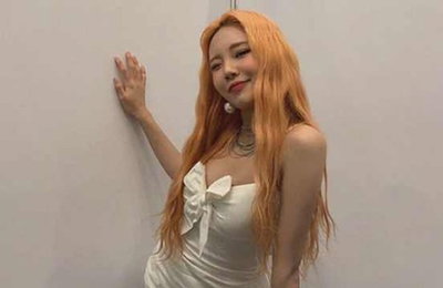 모모랜드 주이, 화이트 미니 드레스 입고 완벽 몸매 뽐내