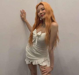 모모랜드 주이, 화이트 미니 드레스 입고 완벽 몸매 뽐내