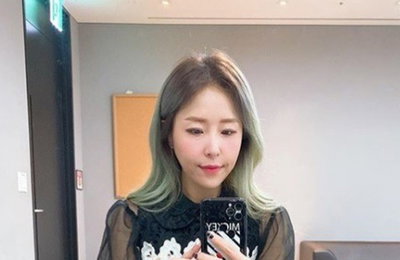 코요태 신지, 독보적인 세련미로 인증샷 공개