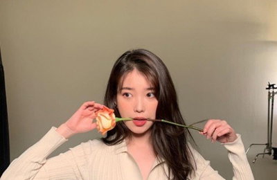 아이유, 러블리 '봄의 여신' 변신…미모 뽐내