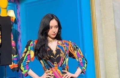 손나은, 초미니 원피스로 완벽 에스라인 선보여