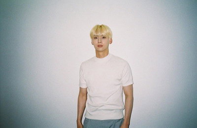 뉴이스트 황민현, 황제 비주얼 뽐내 '눈길'