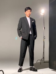 임영웅, 모델 뺨치는 올블랙 슈트핏 자랑 '눈길'