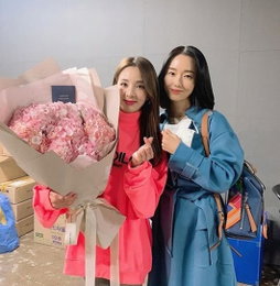 산다라박, 이정현 뮤지컬 응원…'동안 미녀의 투샷'