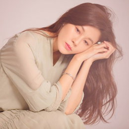 김하늘, 방부제 미모 자랑...‘우아함의 정석’
