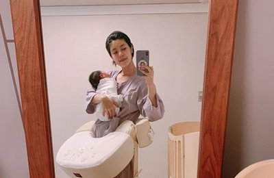 이윤지, 아기 안고 수유쿠션 끼고…'리얼 육아'