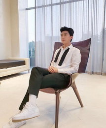 임영웅, 트롯 히어로의 수트핏 자랑