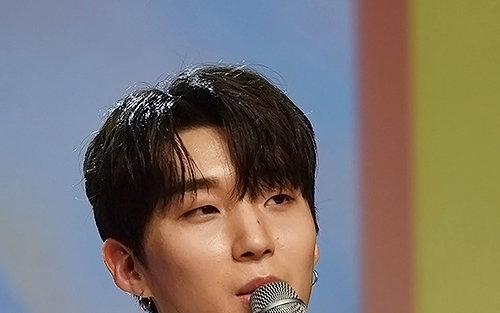 솔로 가수 문종업 "B.A.P 멤버들 응원 많이 해줘, 더 열심히 해야겠다고 생각"