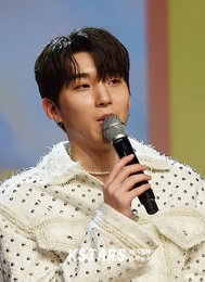 솔로 가수 문종업 "B.A.P 멤버들 응원 많이 해줘, 더 열심히 해야겠다고 생각"