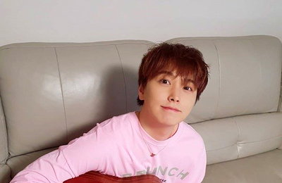 슈퍼주니어 성민, 핑크빛 아이돌 미모 자랑....