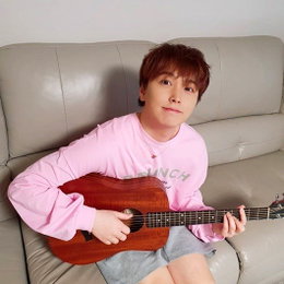 슈퍼주니어 성민, 핑크빛 아이돌 미모 자랑....