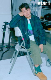 김호중, 밝은 에너지의 다양한 포즈 성보여…