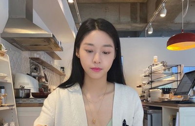 설현, 심쿵 뒤태 뽐내…'섹시미'