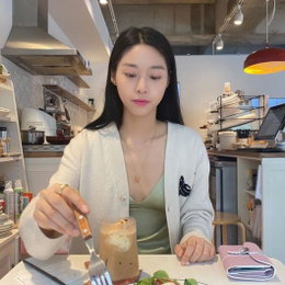 설현, 심쿵 뒤태 뽐내…'섹시미'